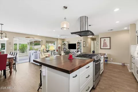 Kitchen - 3922 E Whitton Ave, Phoenix, AZ 85018 photo 6 of 8
