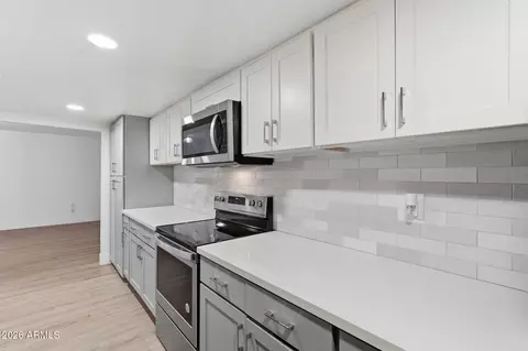 Kitchen - 7618 N 19th Dr, Phoenix, AZ 85021 photo 4 of 4