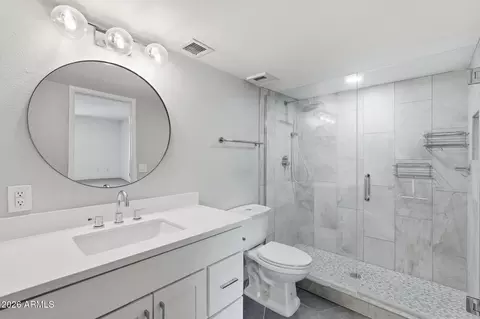 Bath - 7618 N 19th Dr, Phoenix, AZ 85021 photo 1 of 2