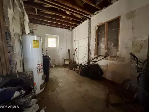 Entry Way - 2335 W Myrtle Ave, Phoenix, AZ 85021 photo 6 of 9