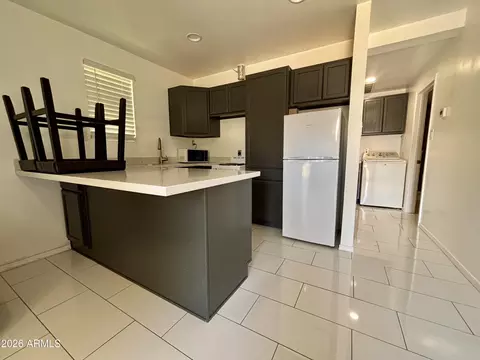 Kitchen - 2335 W Myrtle Ave, Phoenix, AZ 85021 photo 2 of 4