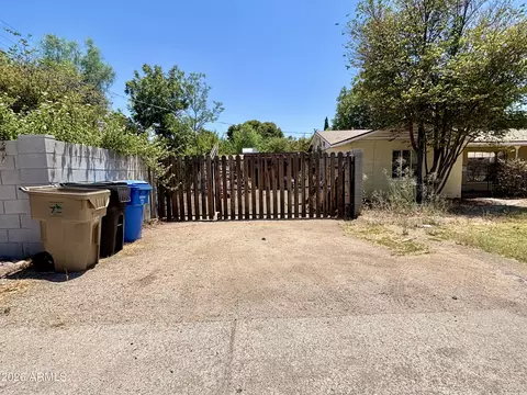 Exterior - 2335 W Myrtle Ave, Phoenix, AZ 85021 photo 4 of 12