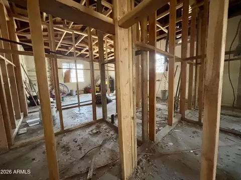 Entry Way - 2335 W Myrtle Ave, Phoenix, AZ 85021 photo 8 of 9