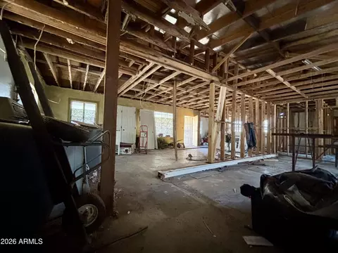 Entry Way - 2335 W Myrtle Ave, Phoenix, AZ 85021 photo 4 of 9