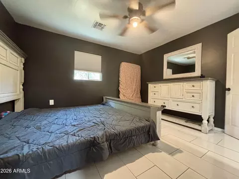 Bedroom - 2335 W Myrtle Ave, Phoenix, AZ 85021 photo 3 of 5