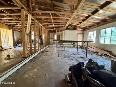 Entry Way - 2335 W Myrtle Ave, Phoenix, AZ 85021 photo 5 of 9