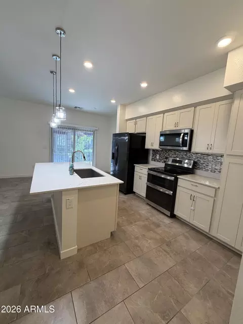 Kitchen - 2723 S Cavalier Dr #103, Gilbert, AZ 85295 photo 7 of 7