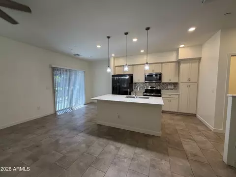 Kitchen - 2723 S Cavalier Dr #103, Gilbert, AZ 85295 photo 3 of 7