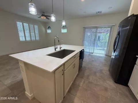 Kitchen - 2723 S Cavalier Dr #103, Gilbert, AZ 85295 photo 5 of 7