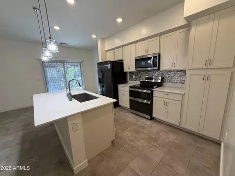 Kitchen - 2723 S Cavalier Dr #103, Gilbert, AZ 85295 photo 6 of 7