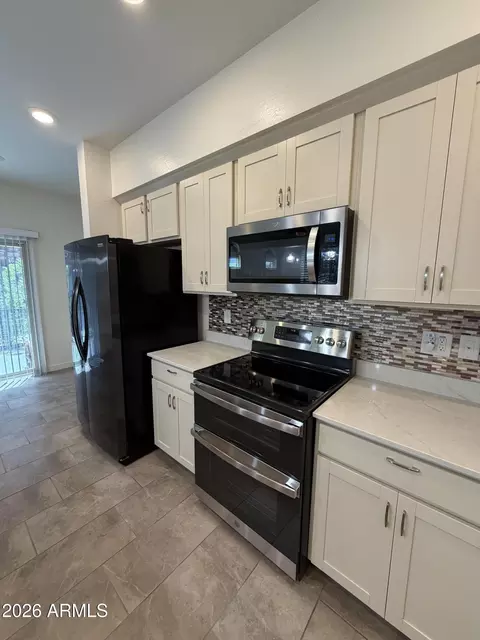 Kitchen - 2723 S Cavalier Dr #103, Gilbert, AZ 85295 photo 4 of 7