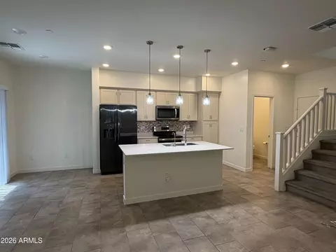 Kitchen - 2723 S Cavalier Dr #103, Gilbert, AZ 85295 photo 2 of 7
