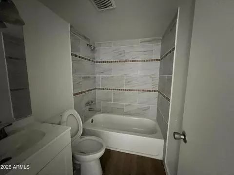 Bath - 1132 W North Ln, Phoenix, AZ 85021 photo 1 of 2