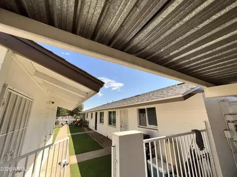 Exterior - 1132 W North Ln, Phoenix, AZ 85021 photo 4 of 6