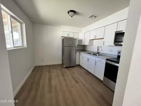 Kitchen - 1132 W North Ln, Phoenix, AZ 85021 photo 1 of 1