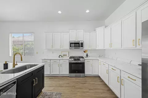 Kitchen - 10709 E Knowles Ave, Mesa, AZ 85209 photo 2 of 3