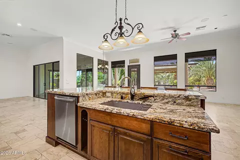 Kitchen - 2347 E Sanoque Ct, Gilbert, AZ 85298 photo 6 of 9