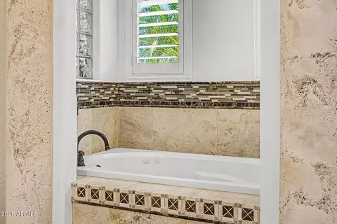 Bath - 2347 E Sanoque Ct, Gilbert, AZ 85298 photo 6 of 10