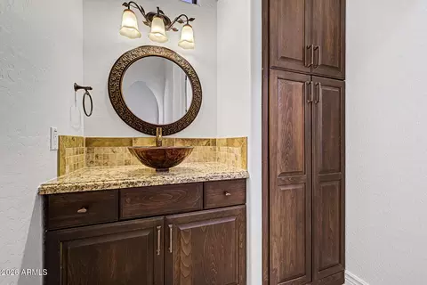 Bath - 2347 E Sanoque Ct, Gilbert, AZ 85298 photo 8 of 10