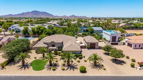 View/Area - 2347 E Sanoque Ct, Gilbert, AZ 85298 photo 3 of 13