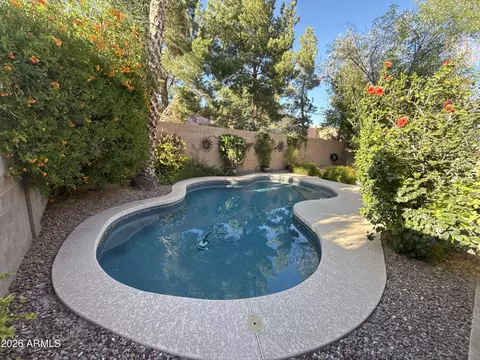 6738 W Wahalla Ln, Glendale, AZ 85308