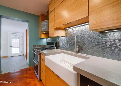Kitchen - 1013 E Diana Ave, Phoenix, AZ 85020 photo 3 of 4