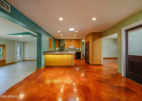 Living - 1013 E Diana Ave, Phoenix, AZ 85020 photo 1 of 4