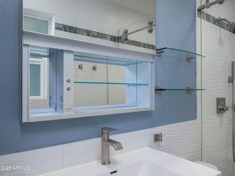 Bath - 1013 E Diana Ave, Phoenix, AZ 85020 photo 2 of 3