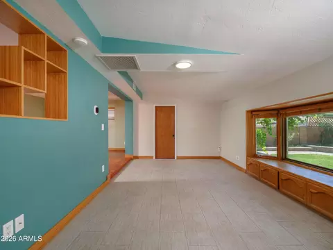 Living - 1013 E Diana Ave, Phoenix, AZ 85020 photo 2 of 4