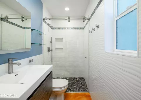 Bath - 1013 E Diana Ave, Phoenix, AZ 85020 photo 1 of 3
