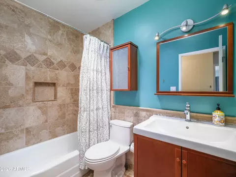 Bath - 1013 E Diana Ave, Phoenix, AZ 85020 photo 3 of 3