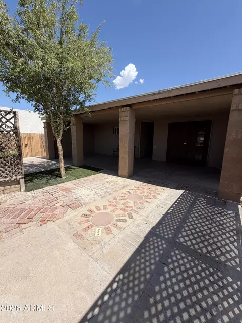 546 E La Mirada Dr, Phoenix, AZ 85042 photo 5