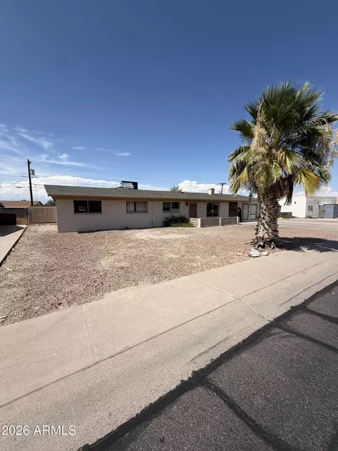 546 E La Mirada Dr, Phoenix, AZ 85042 photo 2