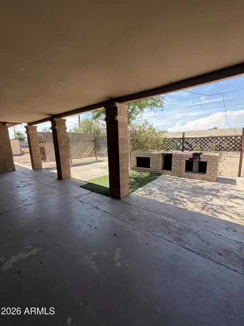 546 E La Mirada Dr, Phoenix, AZ 85042 photo 3