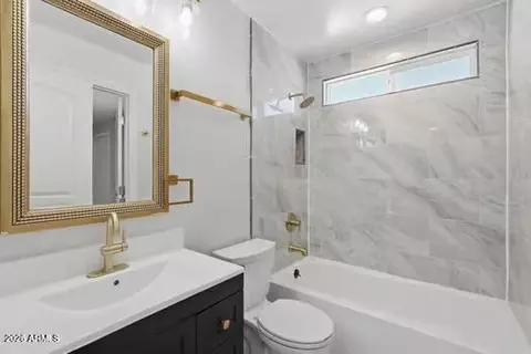 Bath - 1067 E Sequoia Dr, Phoenix, AZ 85024 photo 3 of 5