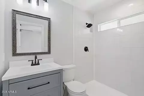 Bath - 1067 E Sequoia Dr, Phoenix, AZ 85024 photo 2 of 5