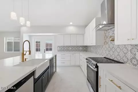 Kitchen - 1067 E Sequoia Dr, Phoenix, AZ 85024 photo 3 of 3