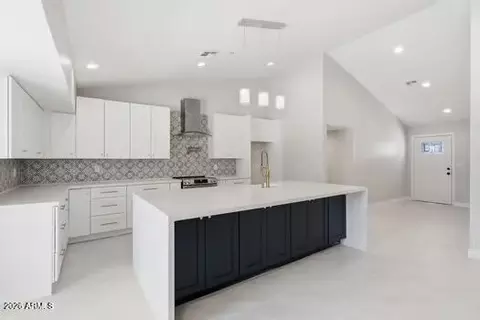 Kitchen - 1067 E Sequoia Dr, Phoenix, AZ 85024 photo 2 of 3