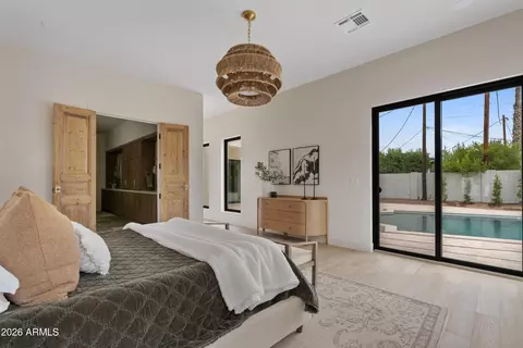 Bedroom - 4035 E Osborn Rd, Phoenix, AZ 85018 photo 2 of 10