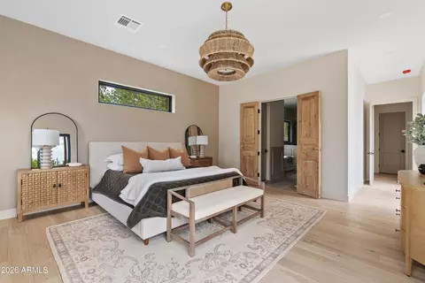 Bedroom - 4035 E Osborn Rd, Phoenix, AZ 85018 photo 4 of 10