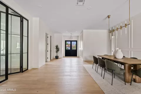 Entry Way - 4035 E Osborn Rd, Phoenix, AZ 85018 photo 1 of 4