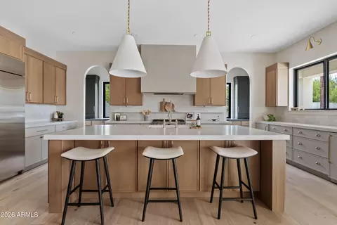 Kitchen - 4035 E Osborn Rd, Phoenix, AZ 85018 photo 5 of 9