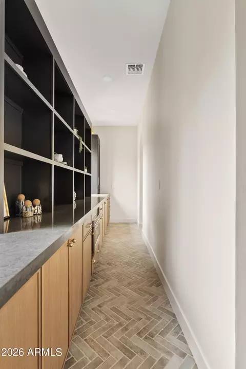 Entry Way - 4035 E Osborn Rd, Phoenix, AZ 85018 photo 2 of 4