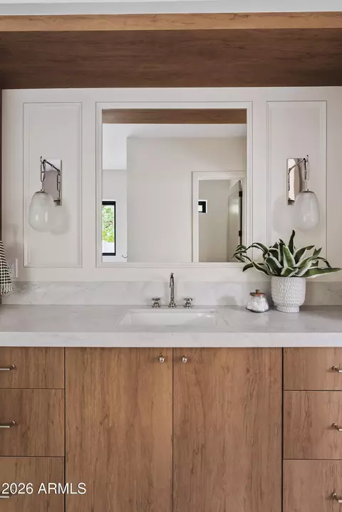 Bath - 4035 E Osborn Rd, Phoenix, AZ 85018 photo 3 of 9