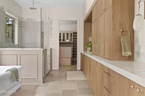 Bath - 4035 E Osborn Rd, Phoenix, AZ 85018 photo 1 of 9