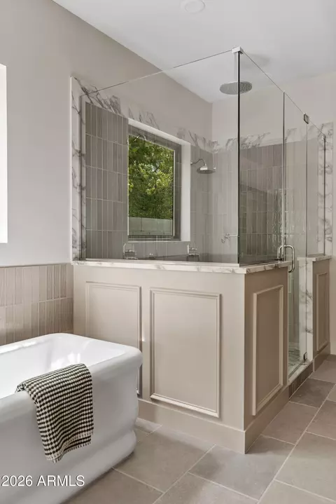 Bath - 4035 E Osborn Rd, Phoenix, AZ 85018 photo 5 of 9