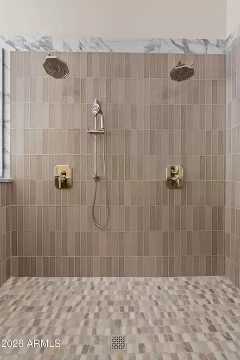 Bath - 4035 E Osborn Rd, Phoenix, AZ 85018 photo 6 of 9