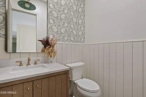 Bath - 4035 E Osborn Rd, Phoenix, AZ 85018 photo 7 of 9