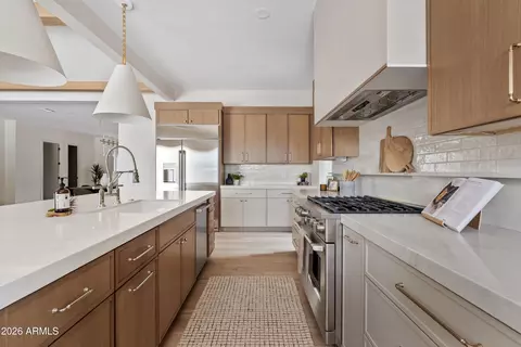 Kitchen - 4035 E Osborn Rd, Phoenix, AZ 85018 photo 7 of 9