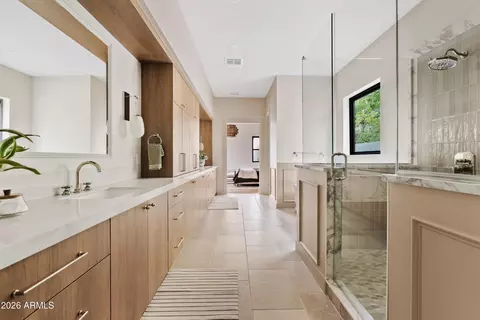 Entry Way - 4035 E Osborn Rd, Phoenix, AZ 85018 photo 4 of 4